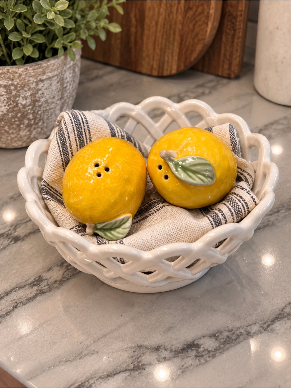 NWOT Lemon Salt & Pepper Shaker Set